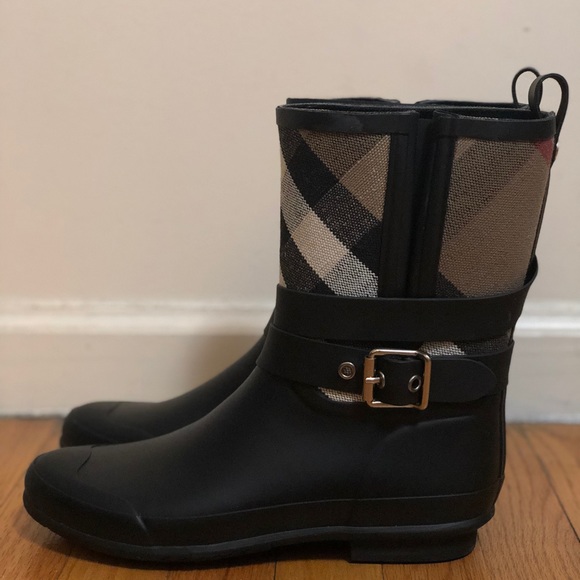 buckle and strap detail check rain boots